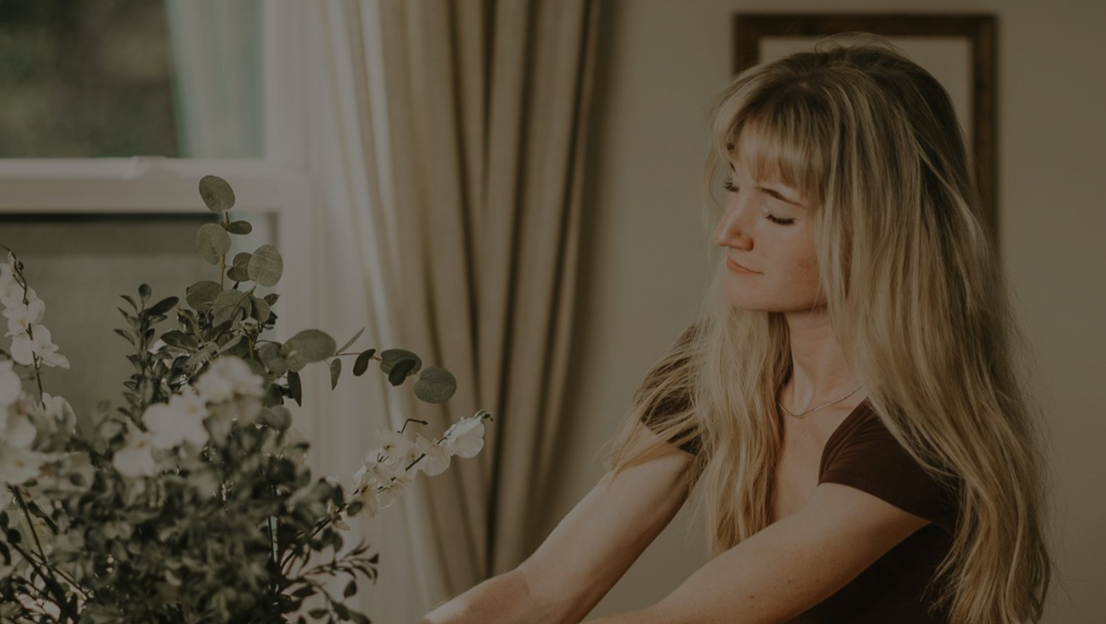 Savannah Lueck styling flowers, Haus of Charlotte